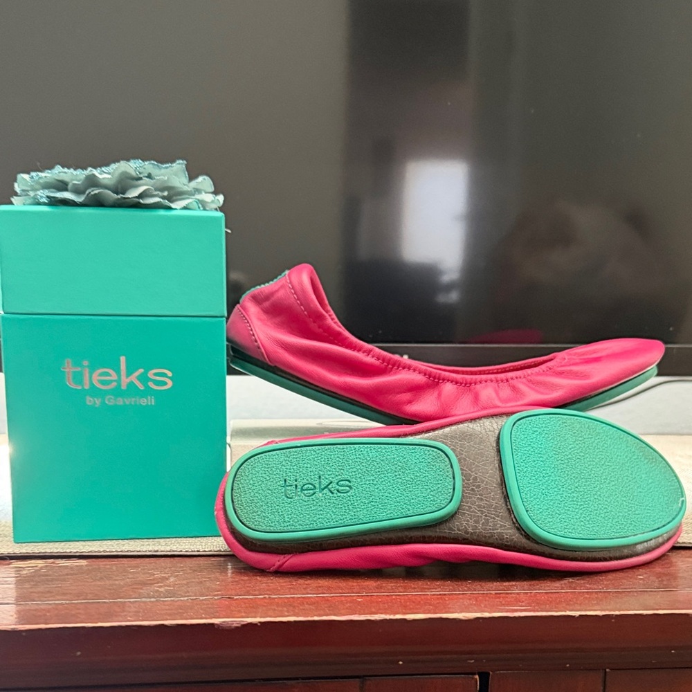 Tieks Fuchsia Ballet Flats